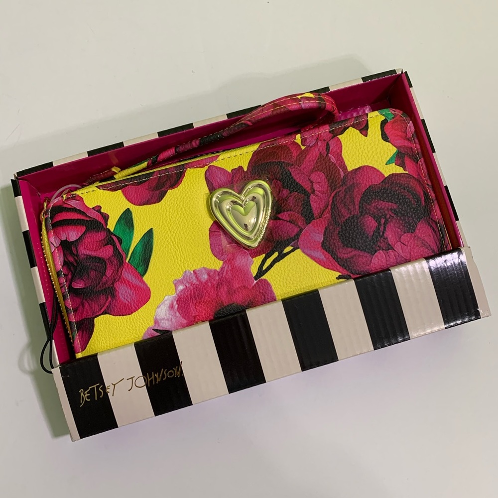Betsey Johnson NWT floral wristlet wallet - Picture 2 of 6
